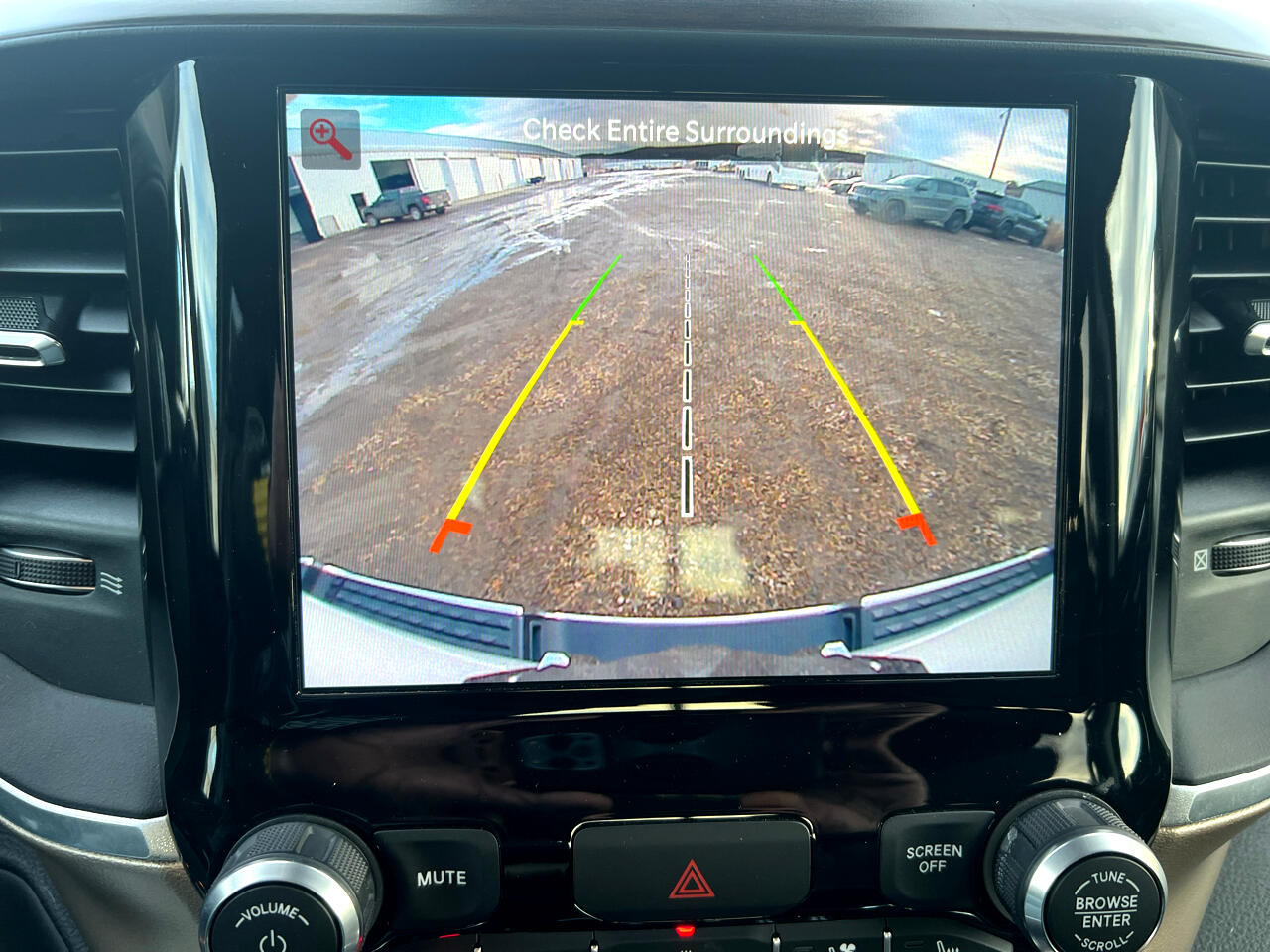 RAM 1500 Laramie 4x4 Crew Cab 5'7" Box 2022