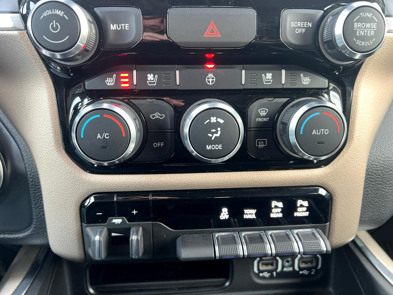 RAM 1500 Laramie 4x4 Crew Cab 5'7" Box 2022