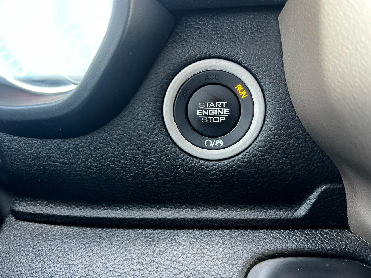 RAM 1500 Laramie 4x4 Crew Cab 5'7" Box 2022