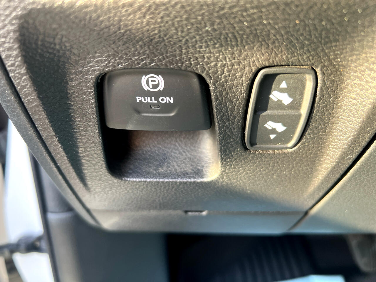 RAM 1500 Laramie 4x4 Crew Cab 5'7" Box 2022