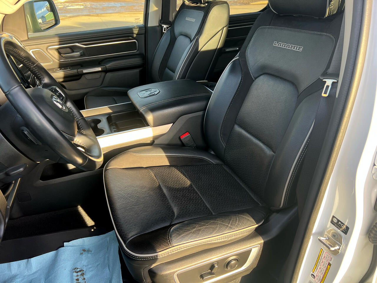 RAM 1500 Laramie 4x4 Crew Cab 5'7" Box 2022