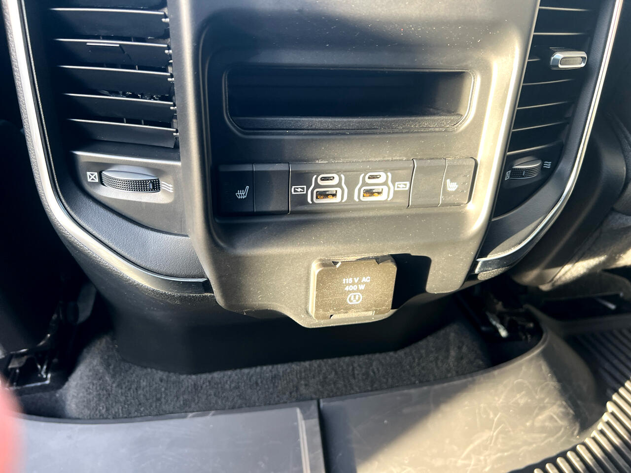 RAM 1500 Laramie 4x4 Crew Cab 5'7" Box 2022