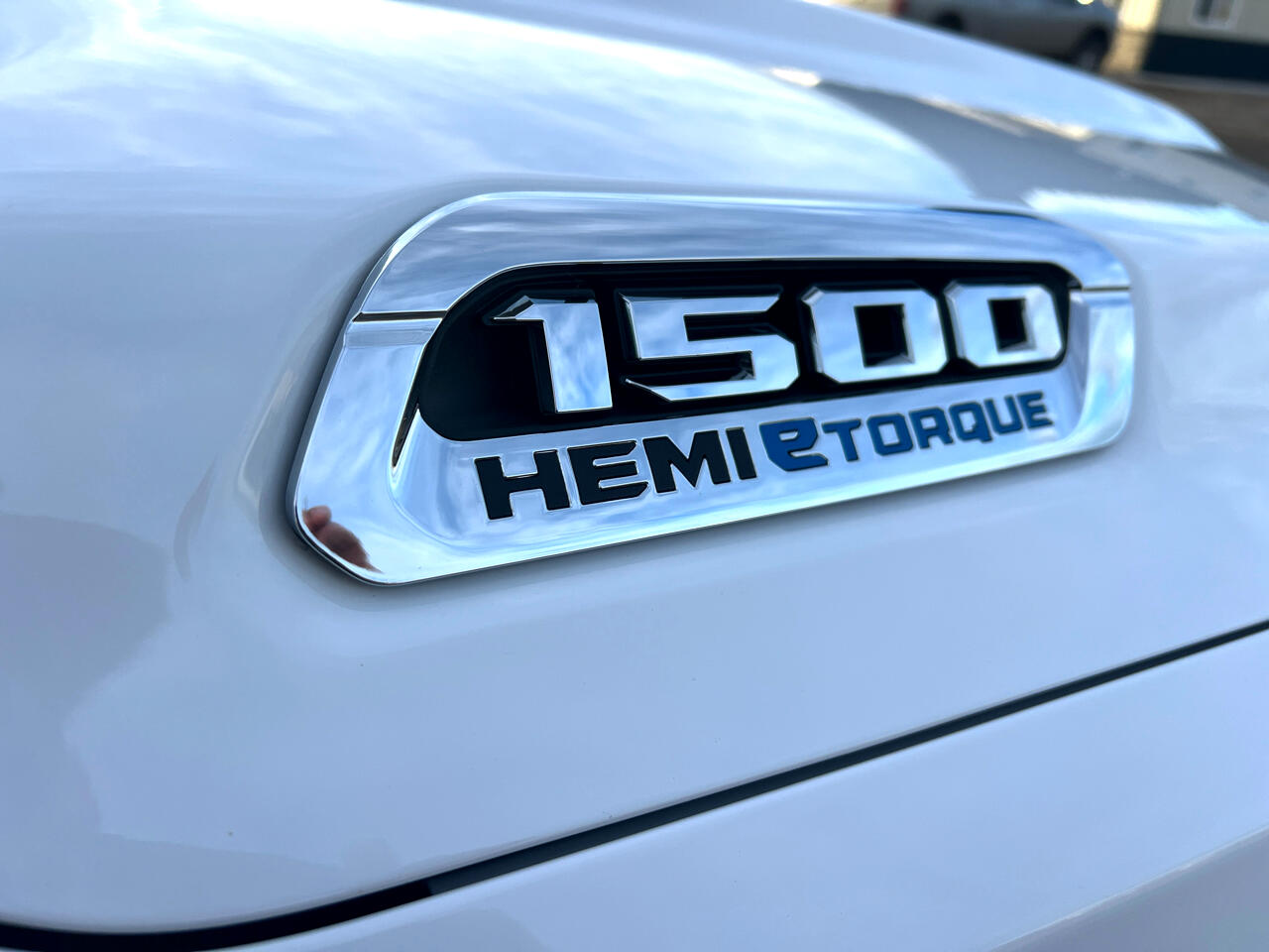 RAM 1500 Laramie 4x4 Crew Cab 5'7" Box 2022