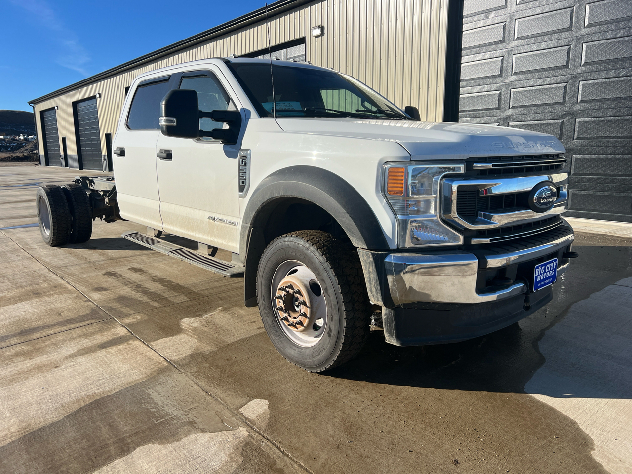 Ford Super Duty F-550 DRW Lariat 4WD Crew Cab 179" WB 60" CA 2022
