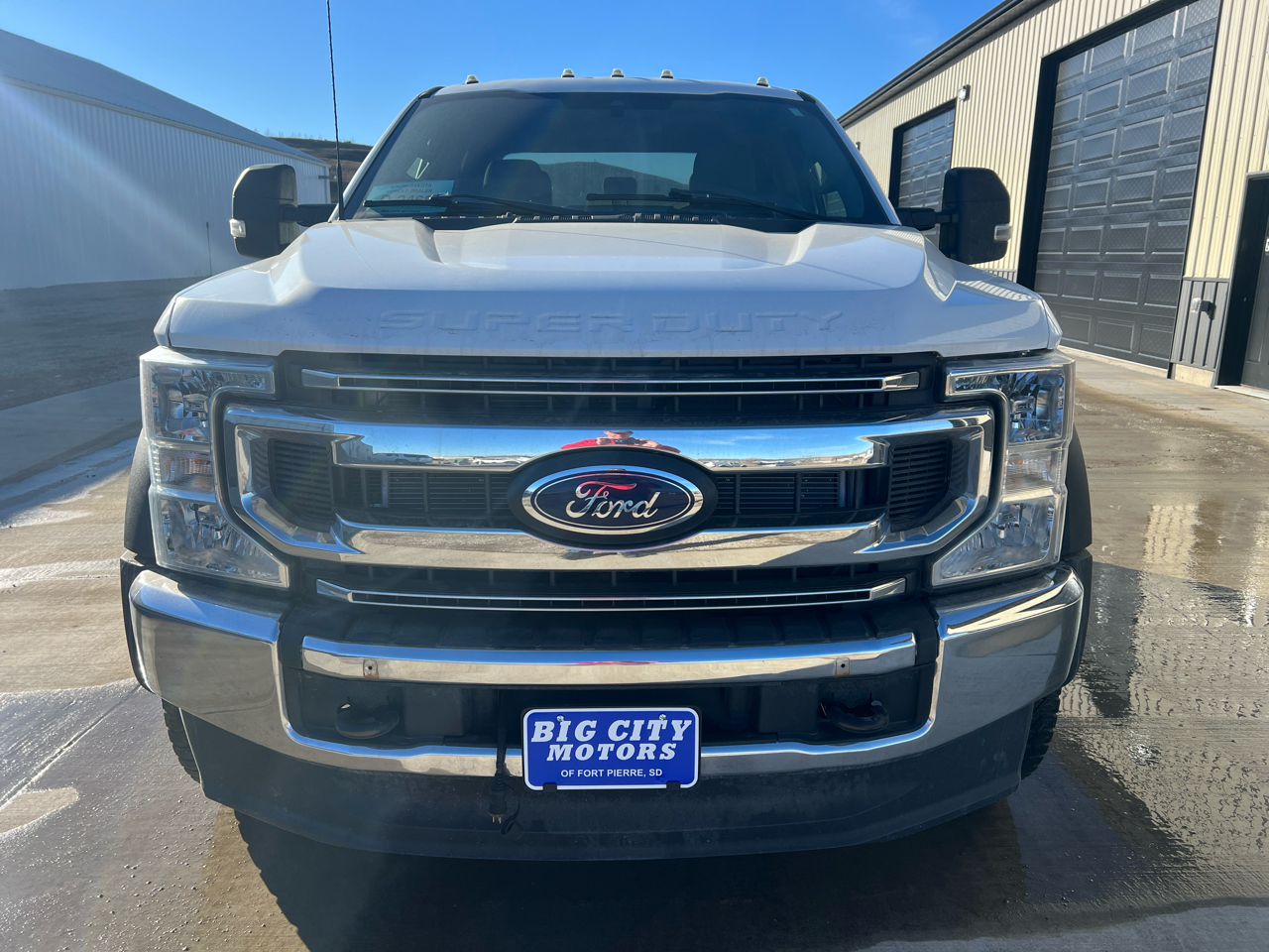 Ford Super Duty F-550 DRW Lariat 4WD Crew Cab 179" WB 60" CA 2022