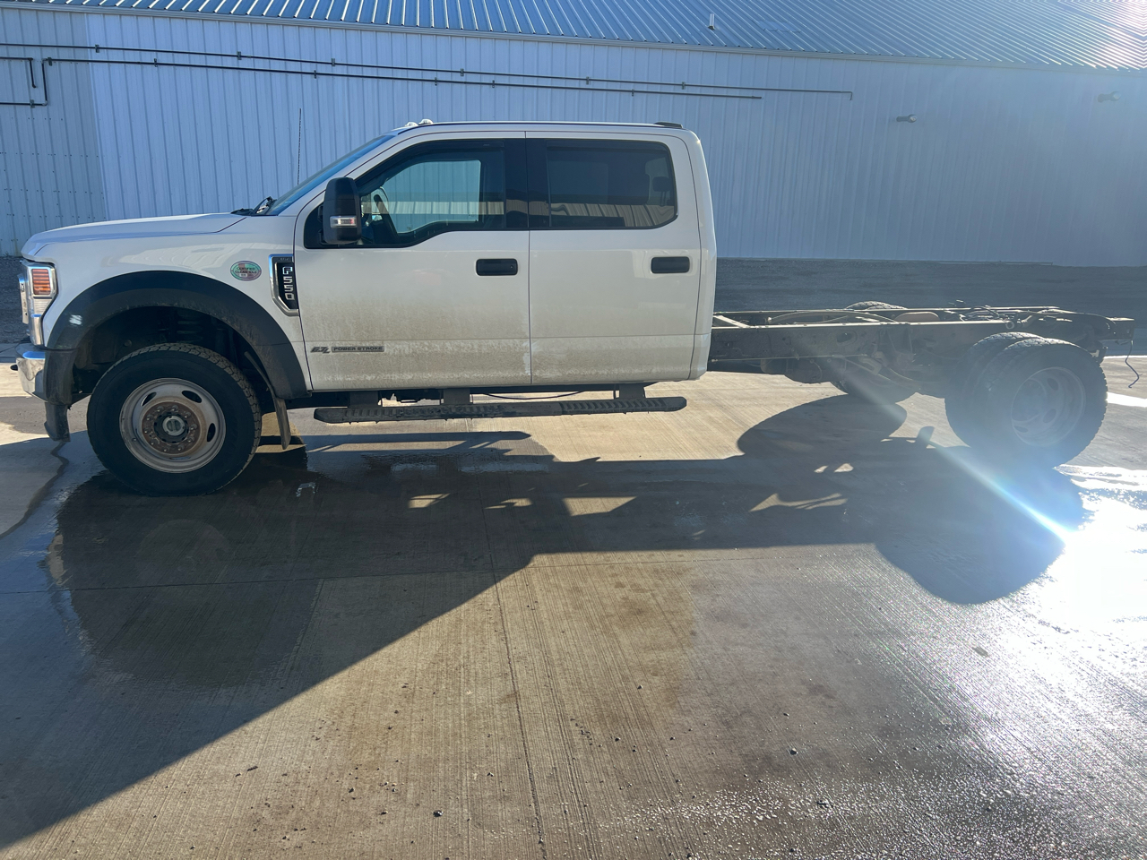 Ford Super Duty F-550 DRW Lariat 4WD Crew Cab 179" WB 60" CA 2022