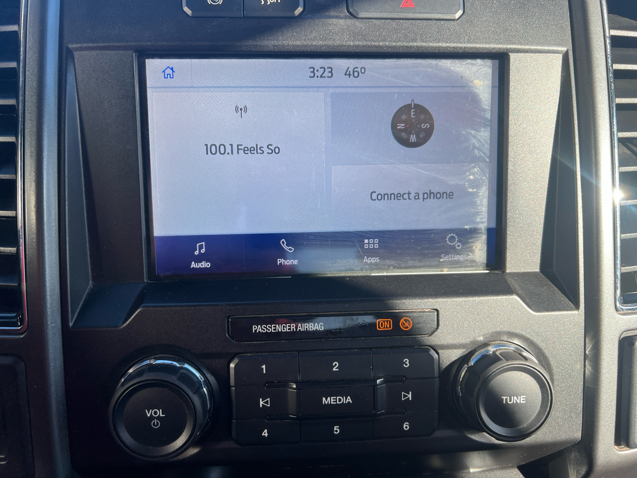 Ford Super Duty F-550 DRW Lariat 4WD Crew Cab 179" WB 60" CA 2022