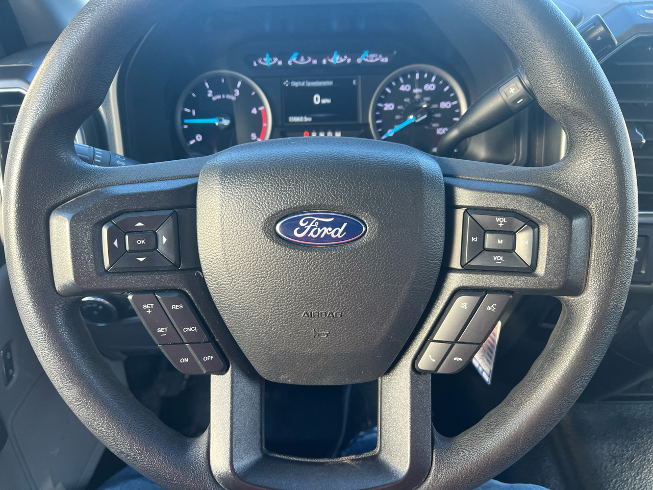 Ford Super Duty F-550 DRW Lariat 4WD Crew Cab 179" WB 60" CA 2022