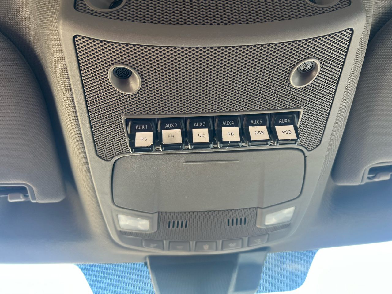 Ford Super Duty F-550 DRW Lariat 4WD Crew Cab 179" WB 60" CA 2022