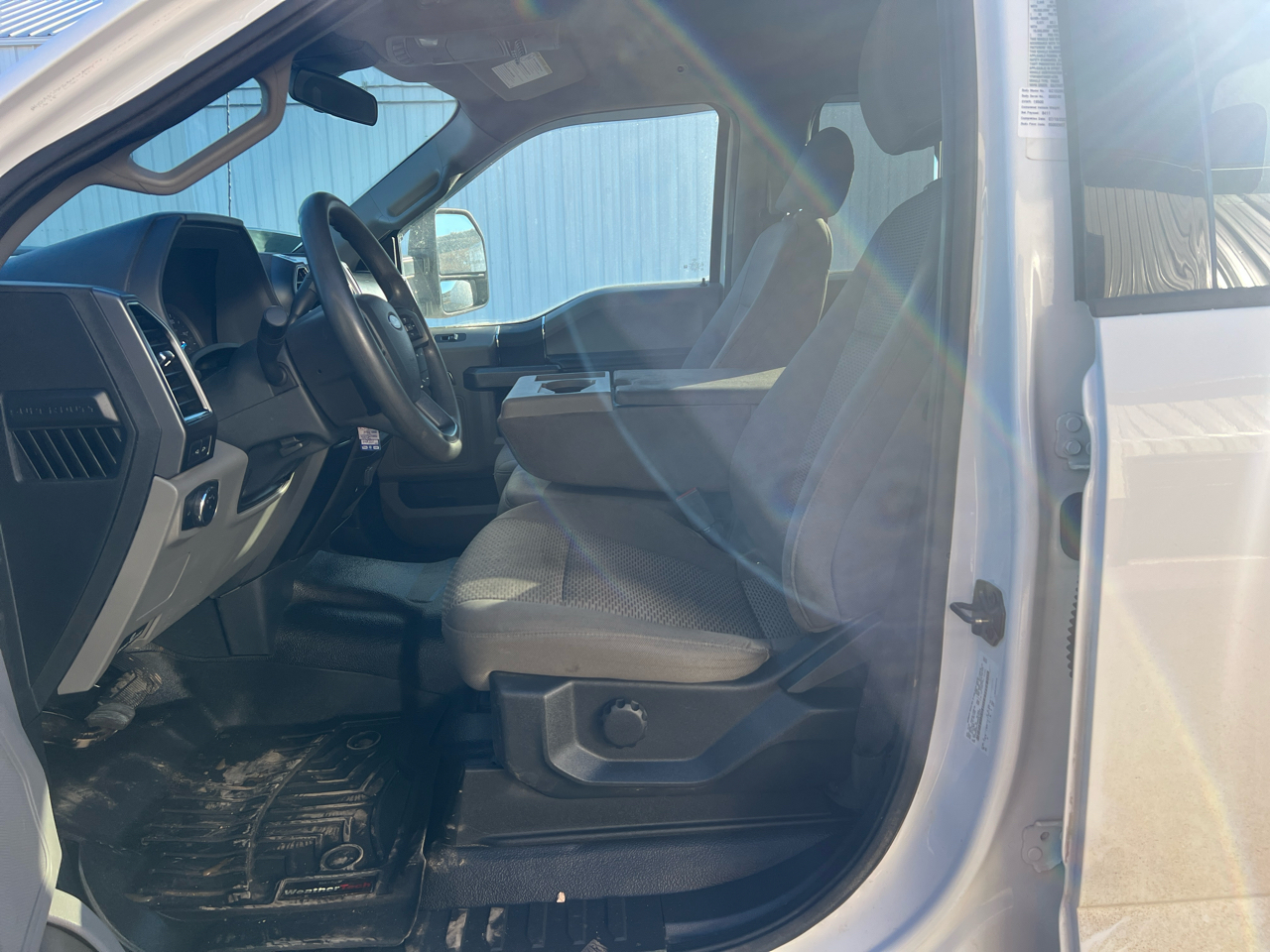 Ford Super Duty F-550 DRW Lariat 4WD Crew Cab 179" WB 60" CA 2022