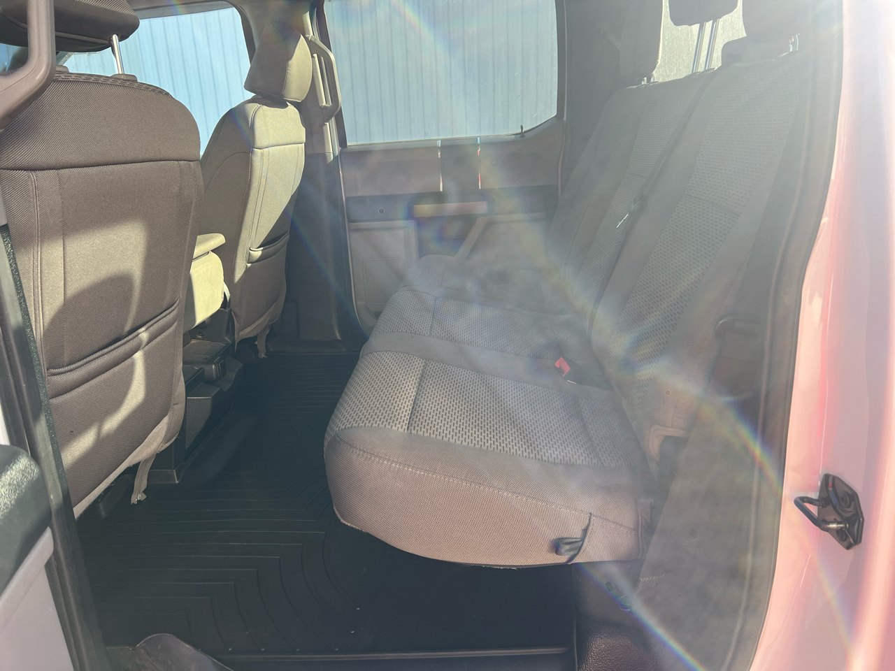 Ford Super Duty F-550 DRW Lariat 4WD Crew Cab 179" WB 60" CA 2022