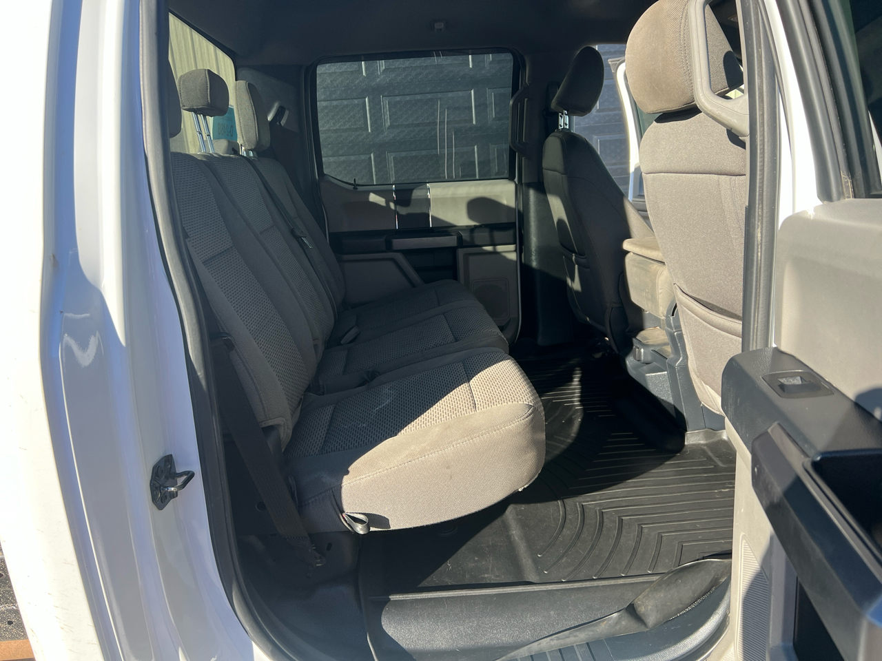 Ford Super Duty F-550 DRW Lariat 4WD Crew Cab 179" WB 60" CA 2022