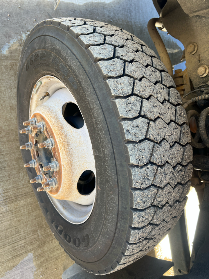 Ford Super Duty F-550 DRW Lariat 4WD Crew Cab 179" WB 60" CA 2022