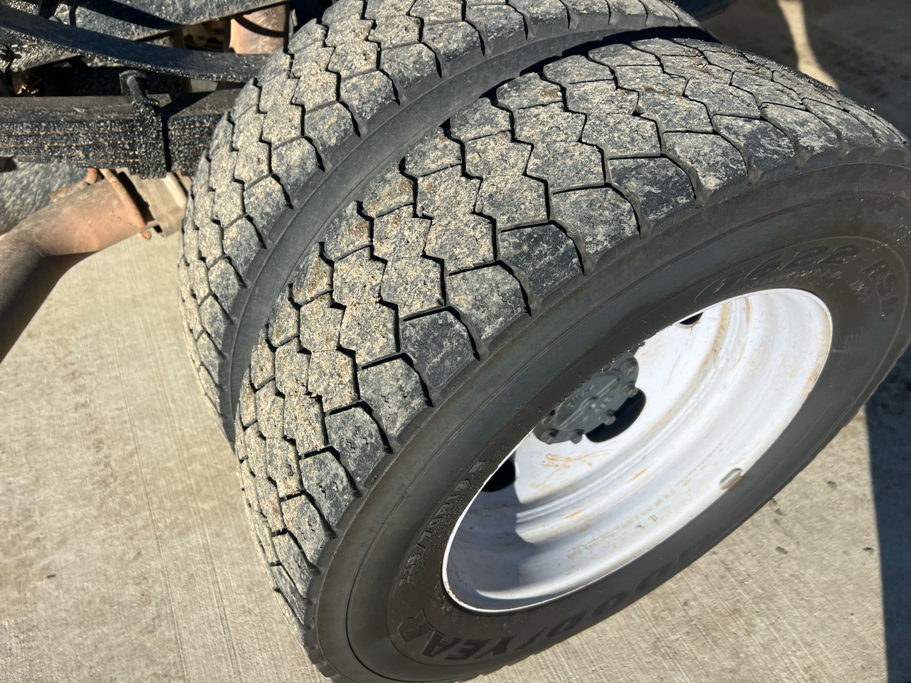 Ford Super Duty F-550 DRW Lariat 4WD Crew Cab 179" WB 60" CA 2022