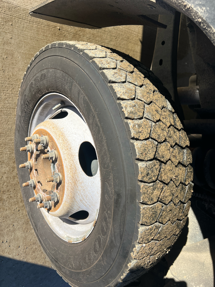 Ford Super Duty F-550 DRW Lariat 4WD Crew Cab 179" WB 60" CA 2022