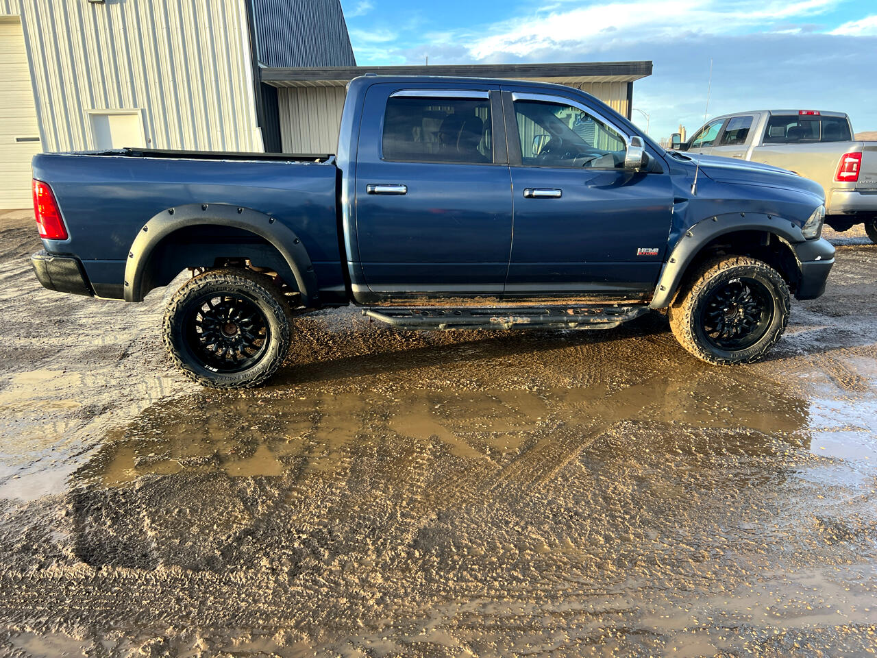 Dodge Ram 1500 4WD Crew Cab 140.5" SLT 2010