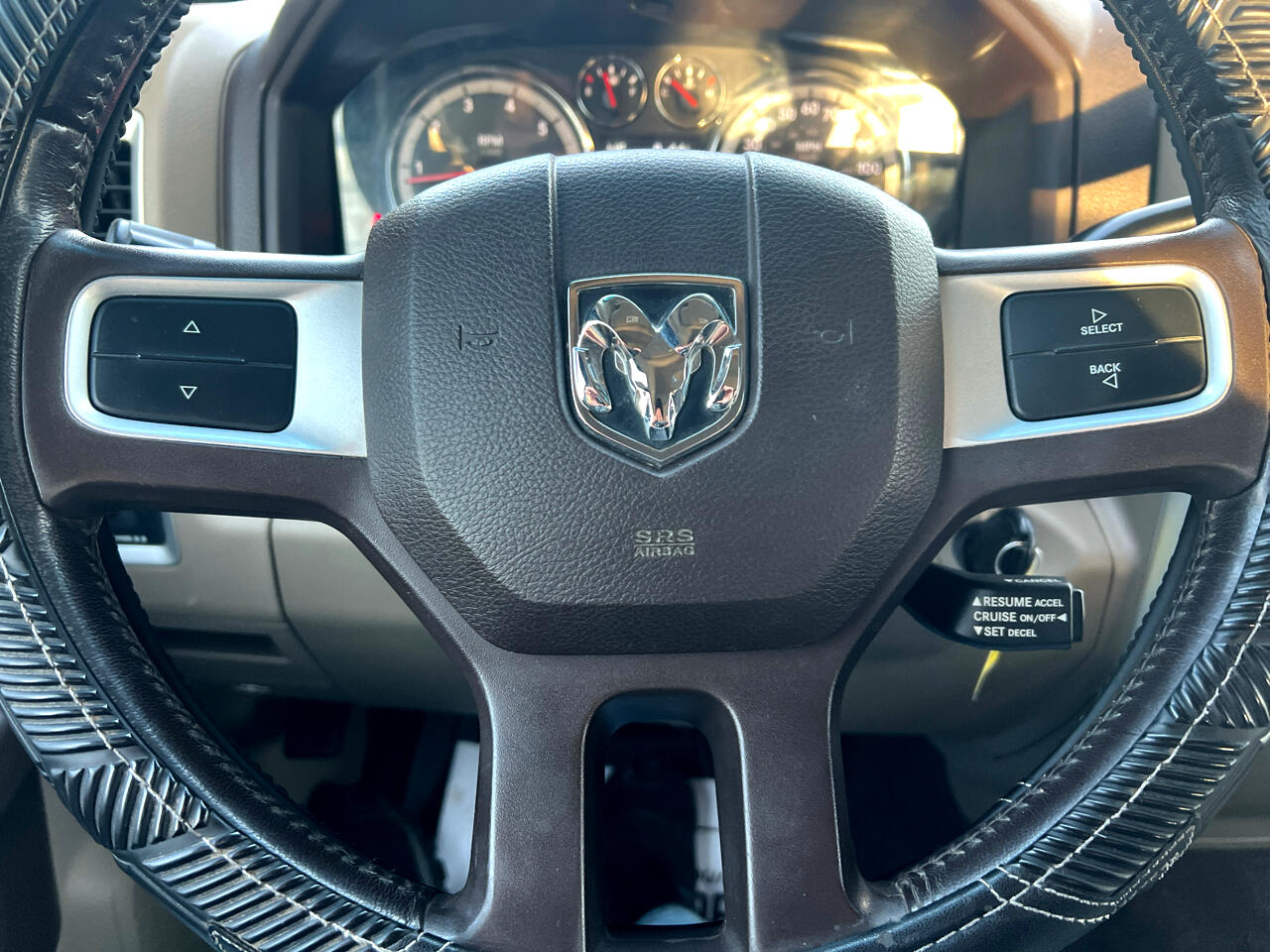 Dodge Ram 1500 4WD Crew Cab 140.5" SLT 2010