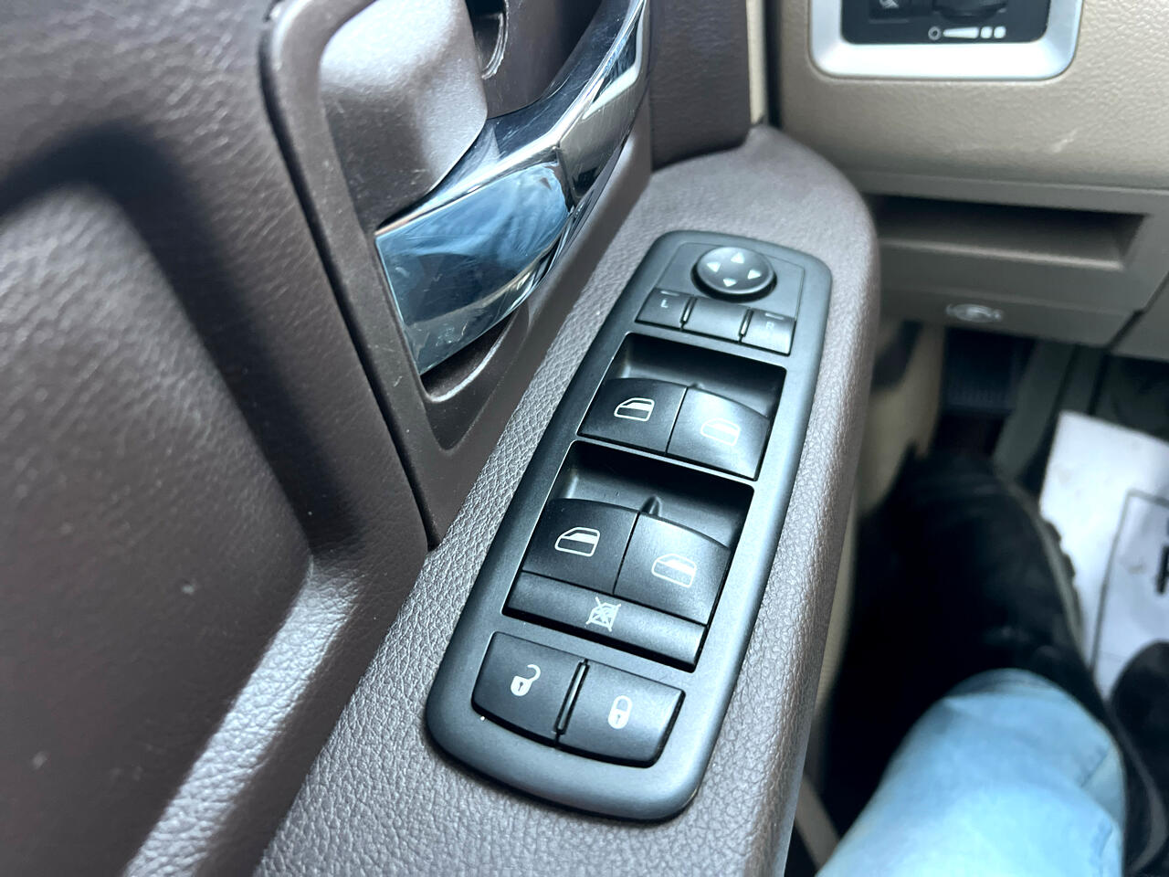 Dodge Ram 1500 4WD Crew Cab 140.5" SLT 2010