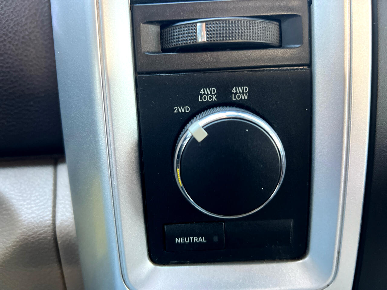 Dodge Ram 1500 4WD Crew Cab 140.5" SLT 2010