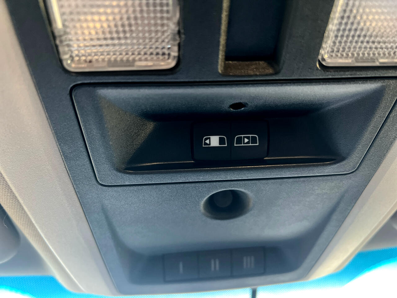 Dodge Ram 1500 4WD Crew Cab 140.5" SLT 2010