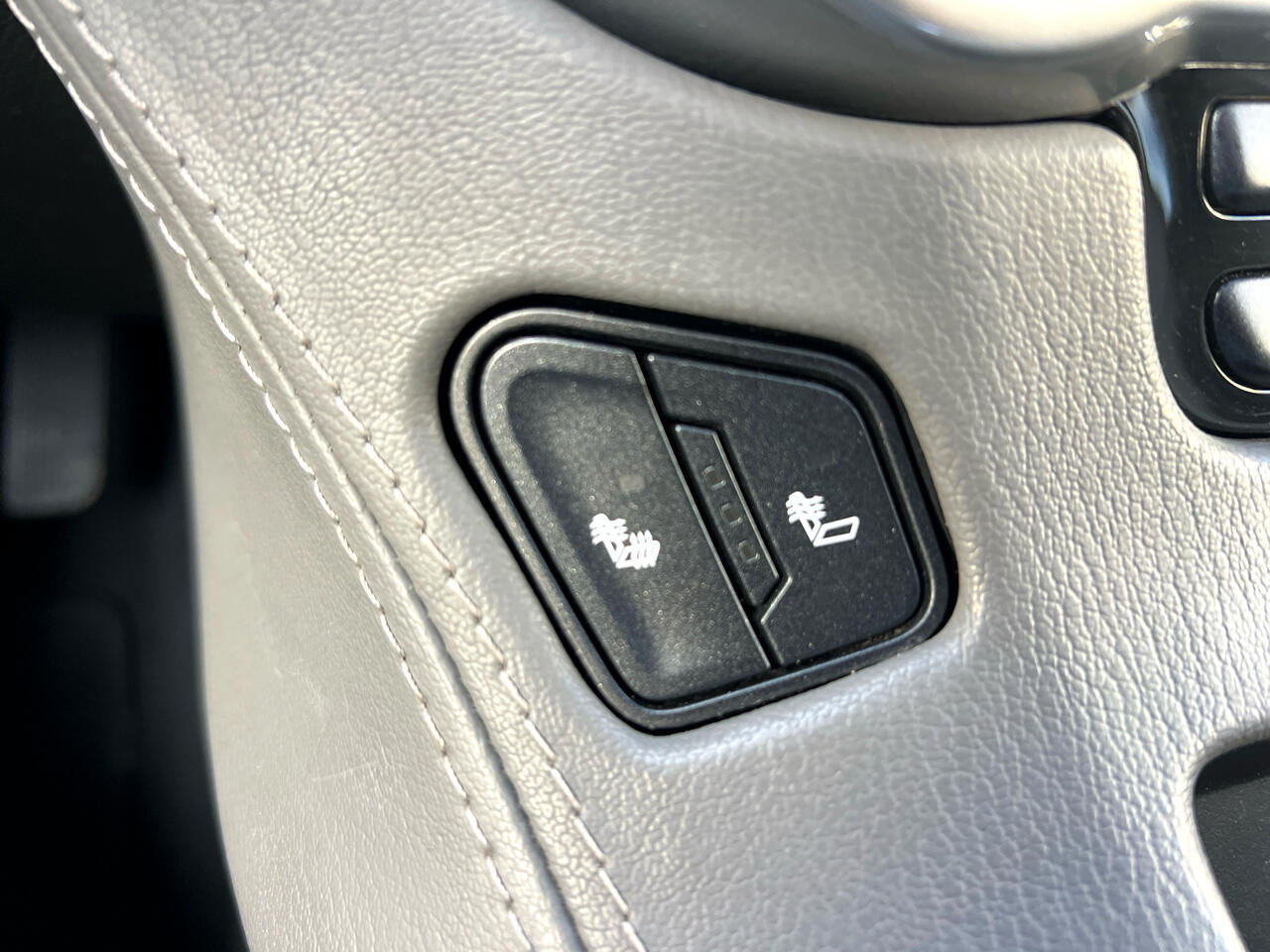 Chevrolet Suburban 4WD 4dr LT 2020