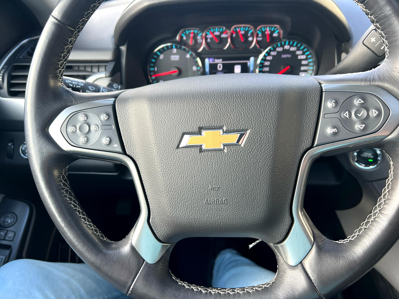 Chevrolet Suburban 4WD 4dr LT 2020