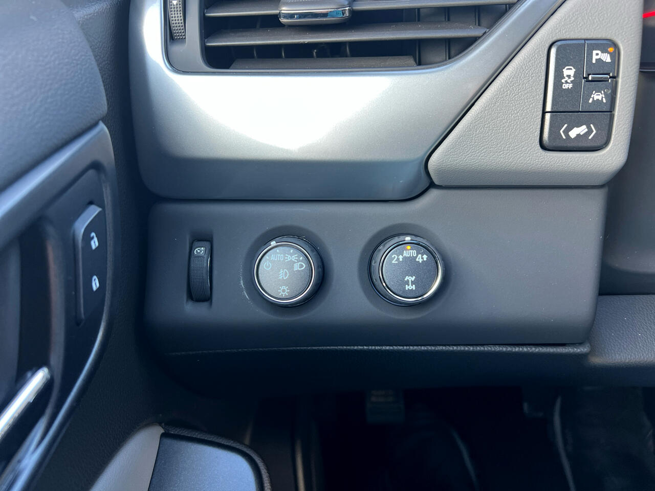 Chevrolet Suburban 4WD 4dr LT 2020