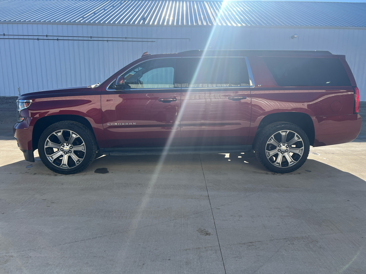 Chevrolet Suburban 4WD 4dr LT 2020