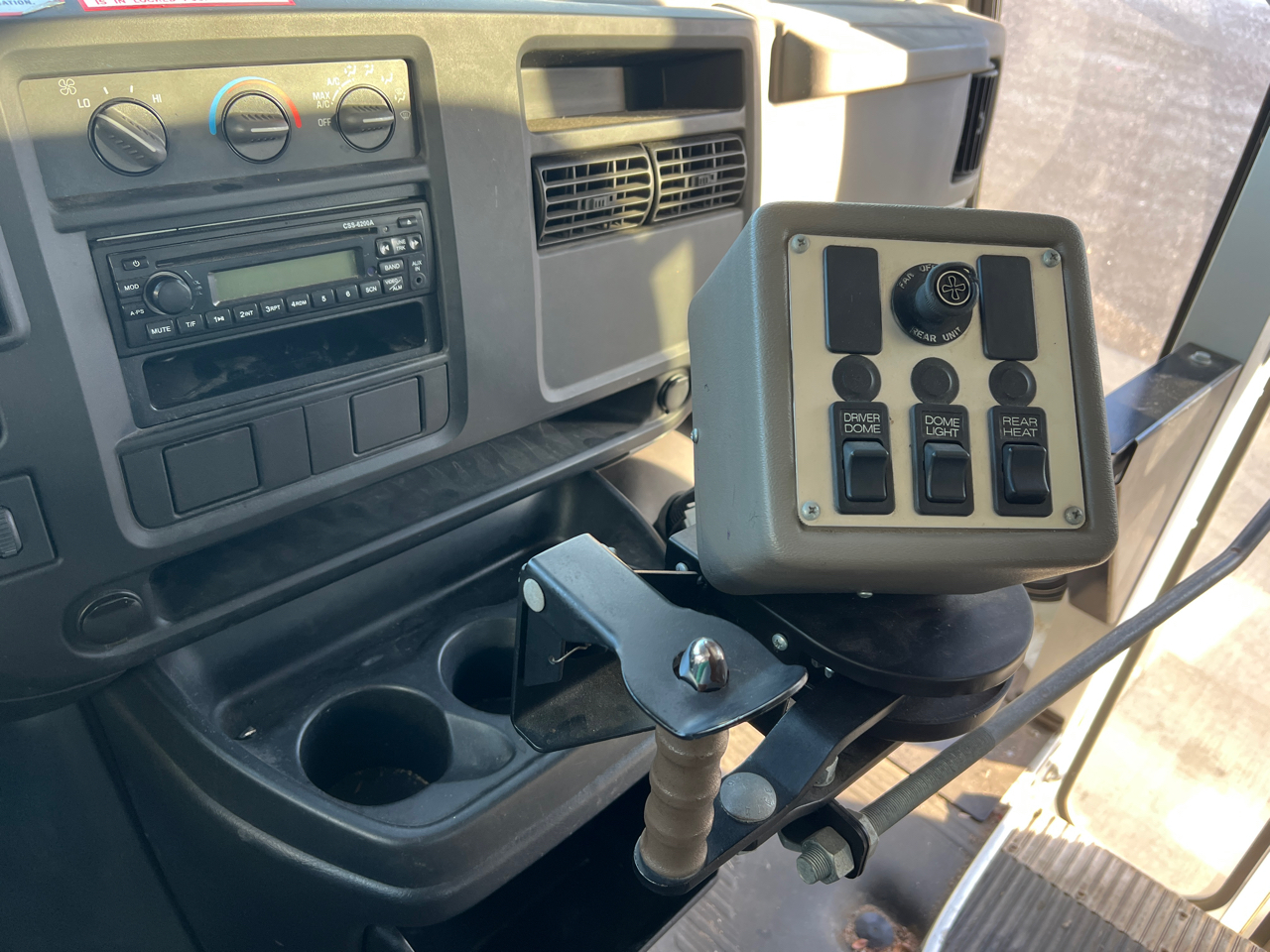 Chevrolet Express Commercial Cutaway 139" WB C6Y SRW 2007