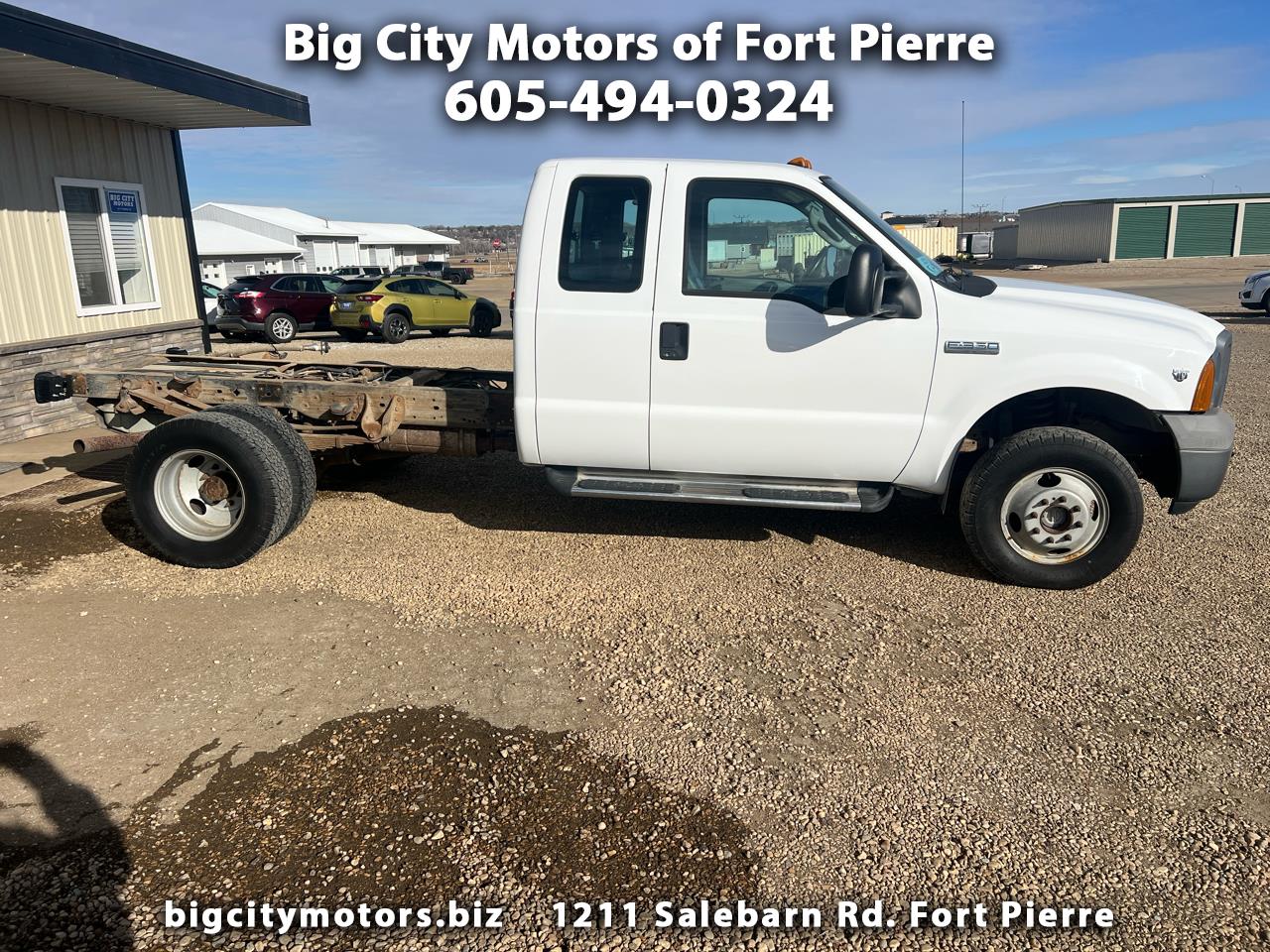 2005 Ford Super Duty F-350 DRW SuperCab 162" WB 60" CA XL 4WD