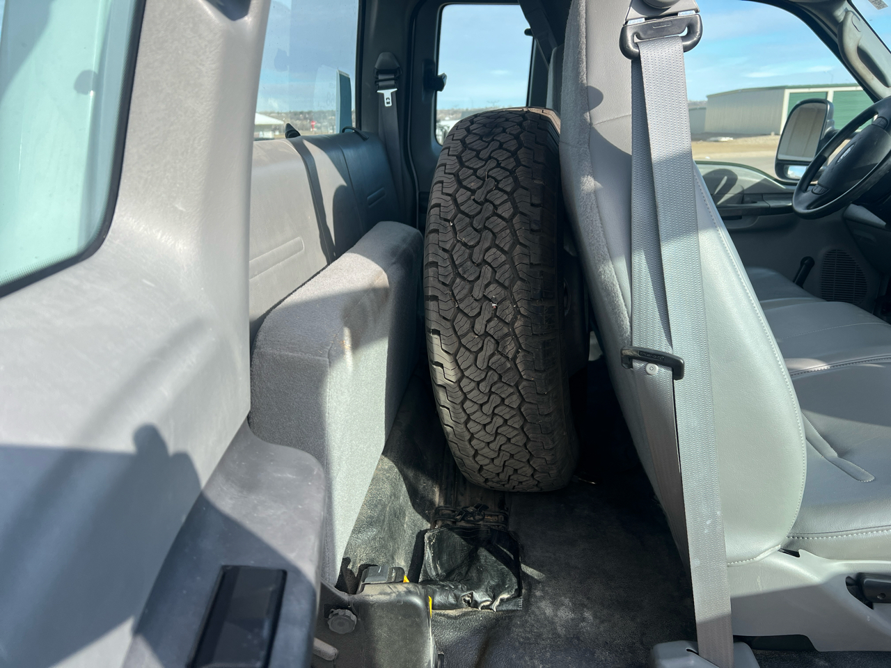 Ford Super Duty F-350 DRW SuperCab 162" WB 60" CA XL 4WD 2005