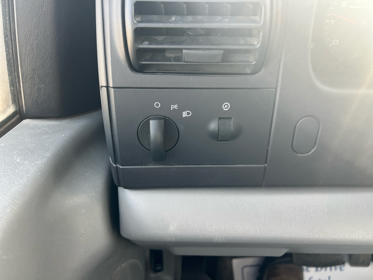 Ford Super Duty F-350 DRW SuperCab 162" WB 60" CA XL 4WD 2005