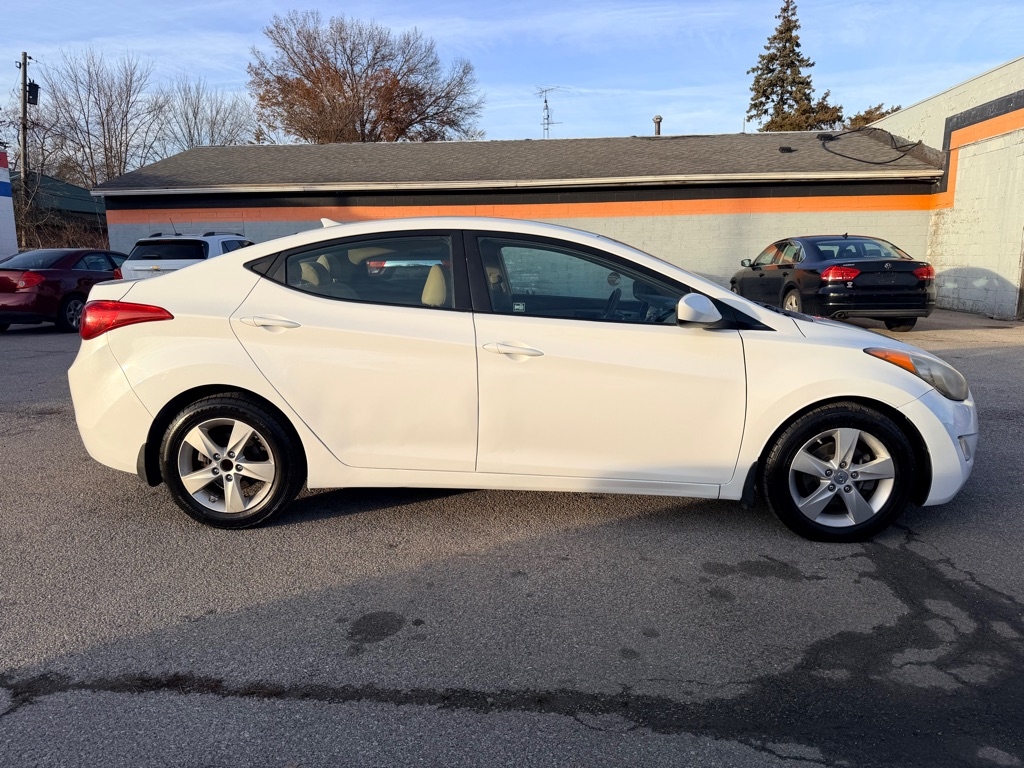 Hyundai Elantra GLS M/T 2013
