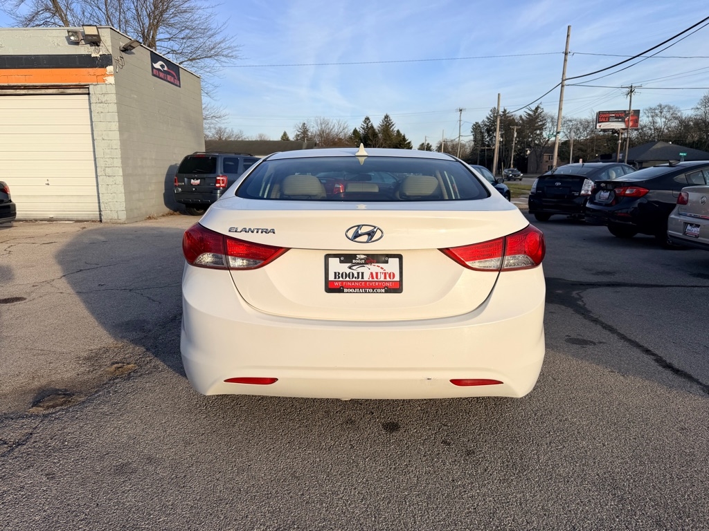 Hyundai Elantra GLS M/T 2013