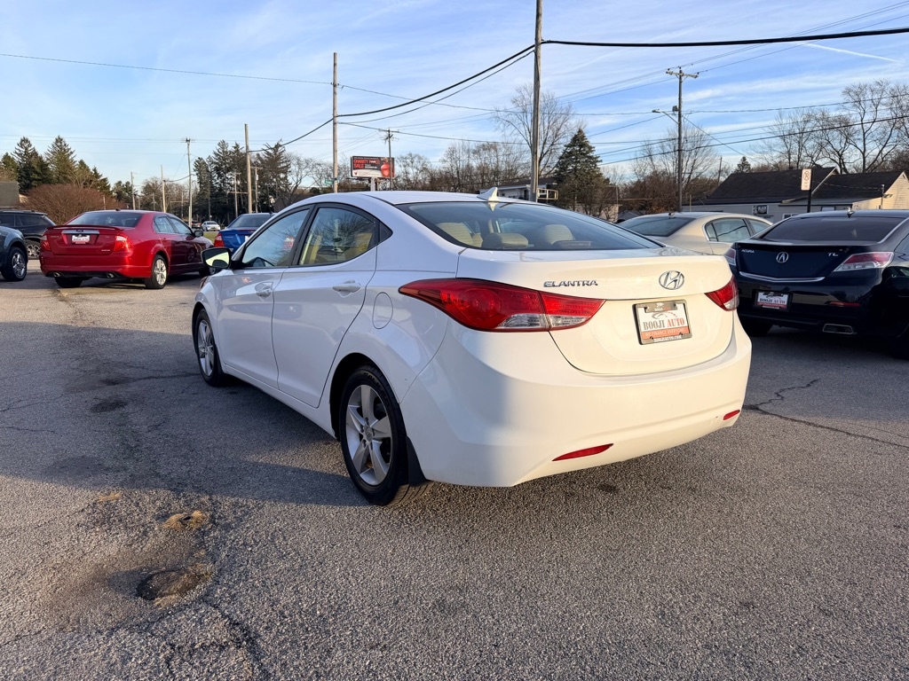 Hyundai Elantra GLS M/T 2013