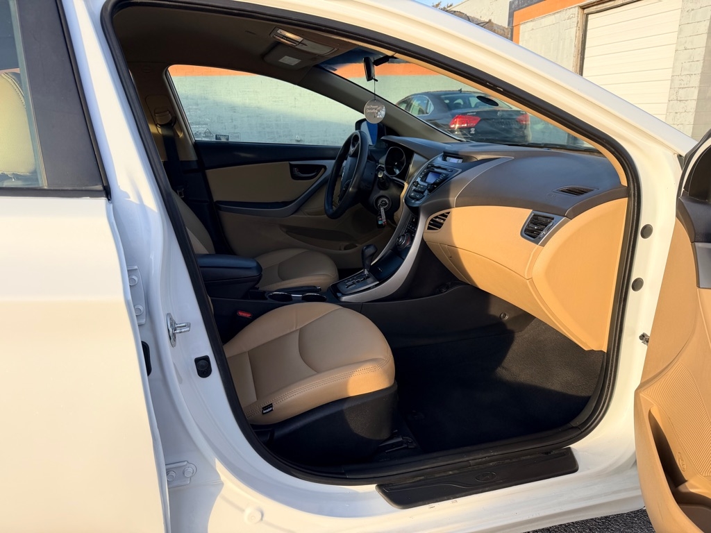 Hyundai Elantra GLS M/T 2013