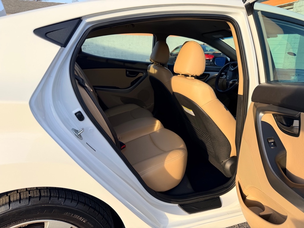 Hyundai Elantra GLS M/T 2013