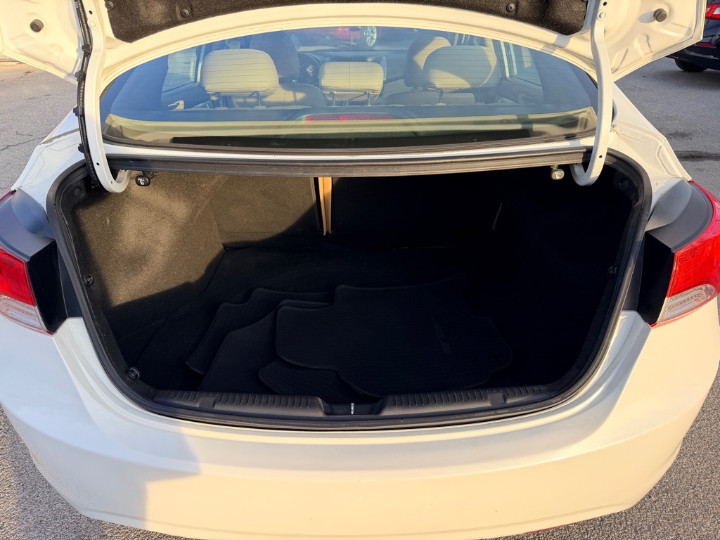 Hyundai Elantra GLS M/T 2013