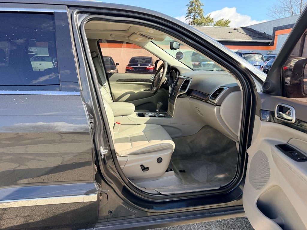 Jeep Grand Cherokee Laredo 4WD 2011