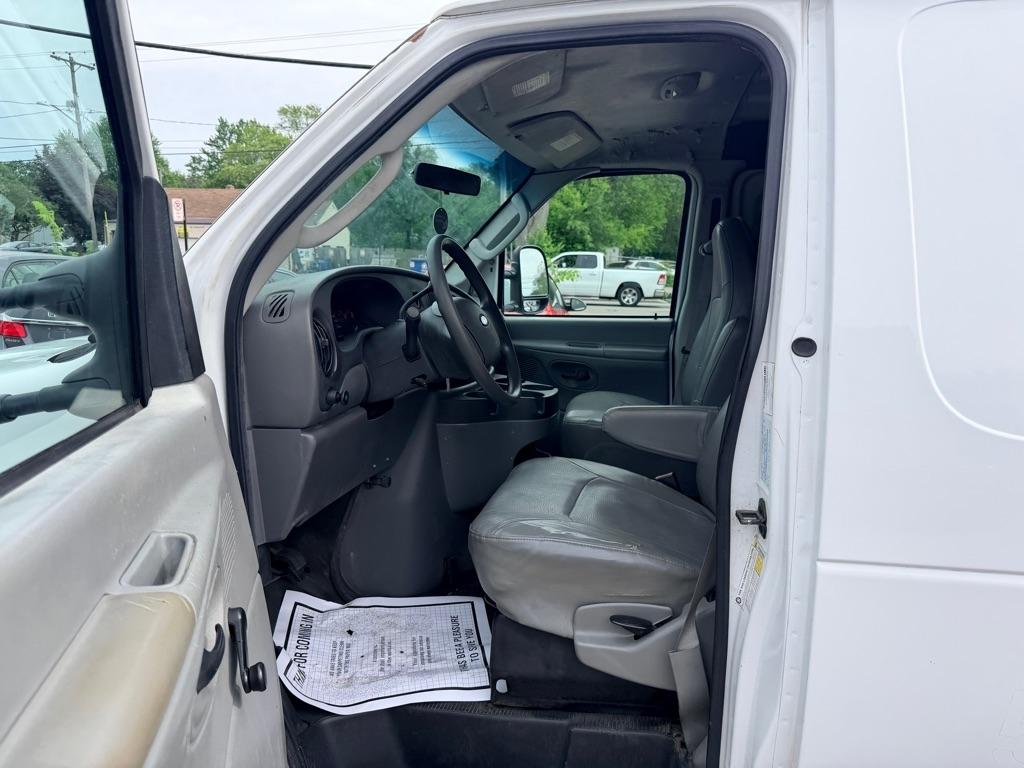 Ford Econoline E-250 2008