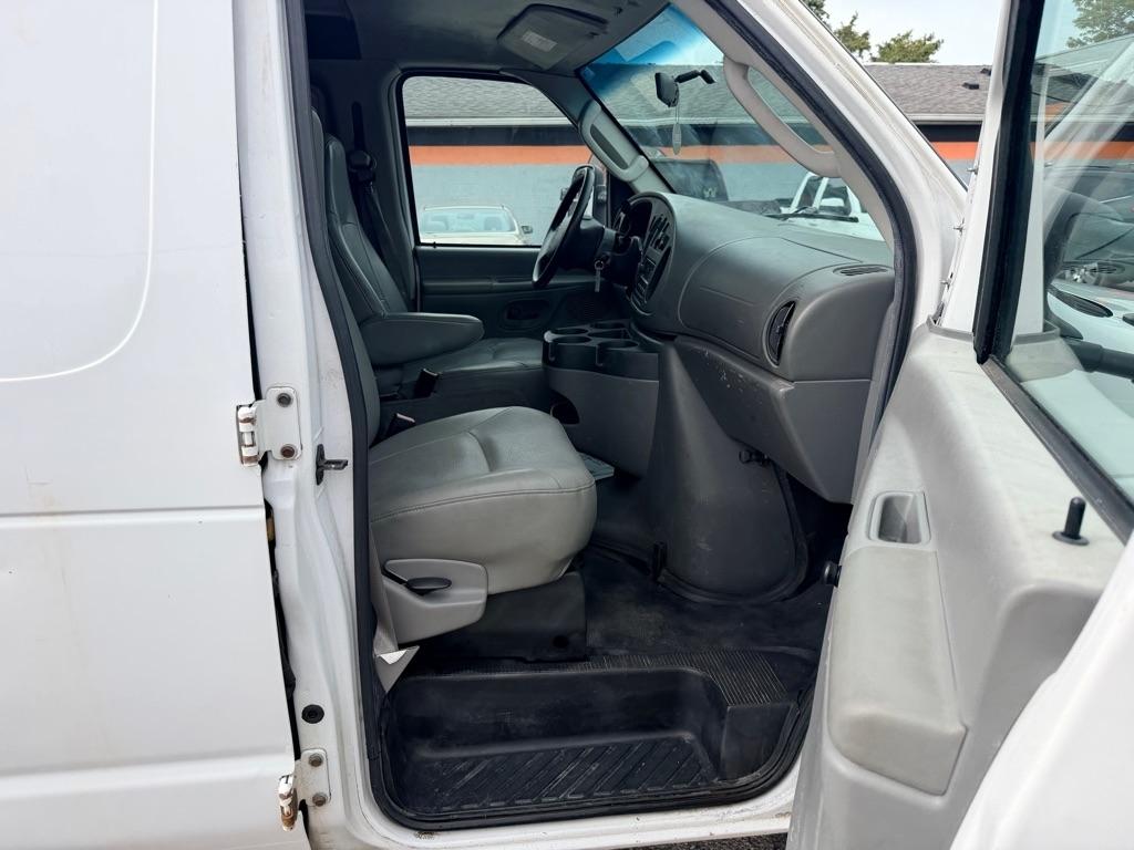 Ford Econoline E-250 2008