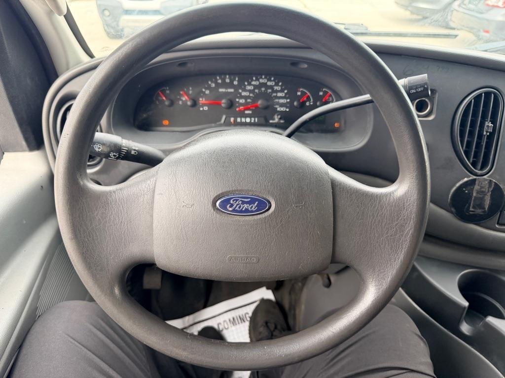 Ford Econoline E-250 2008