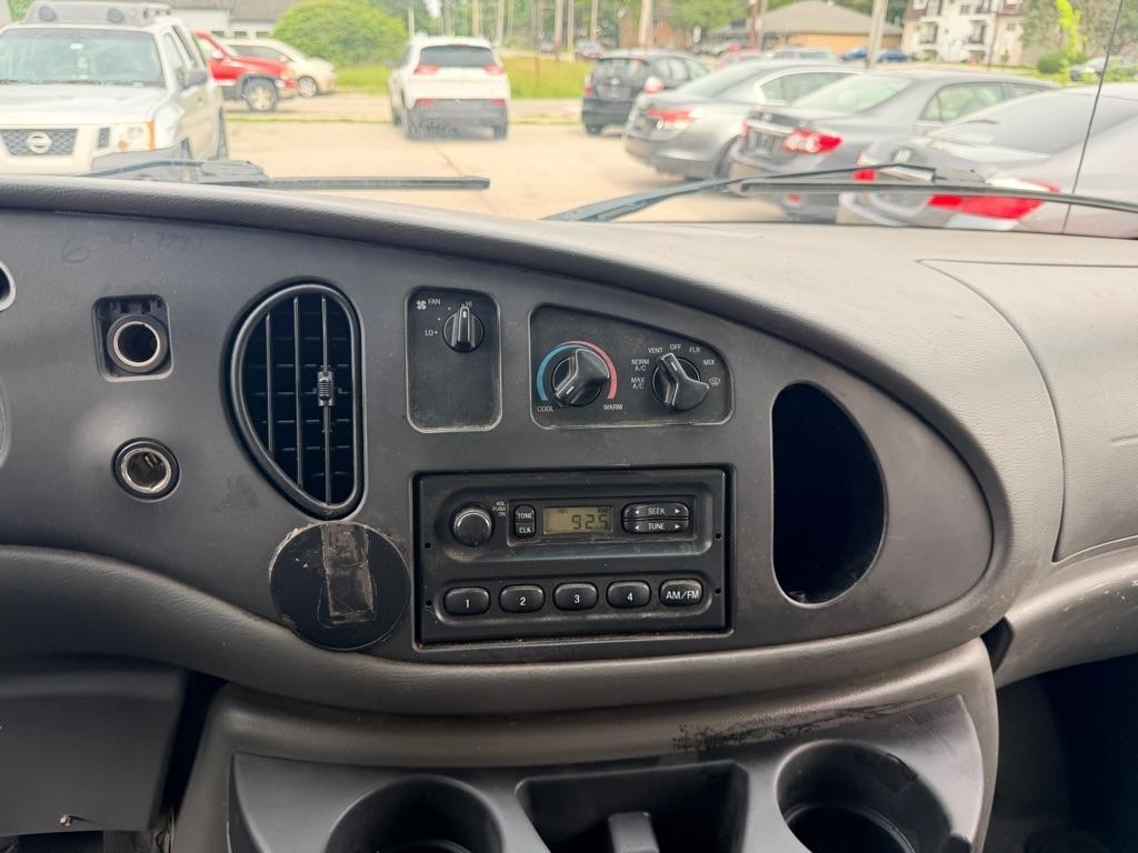 Ford Econoline E-250 2008