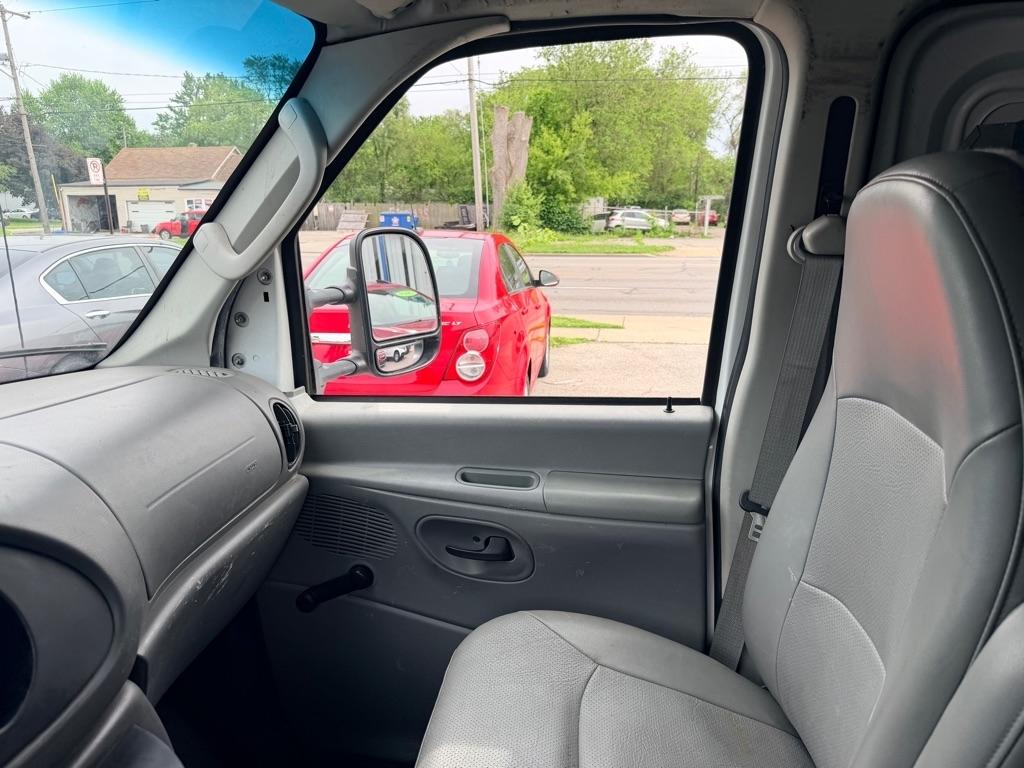 Ford Econoline E-250 2008