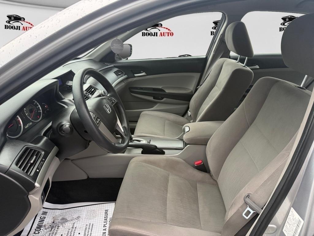 Honda Accord LX sedan AT 2012