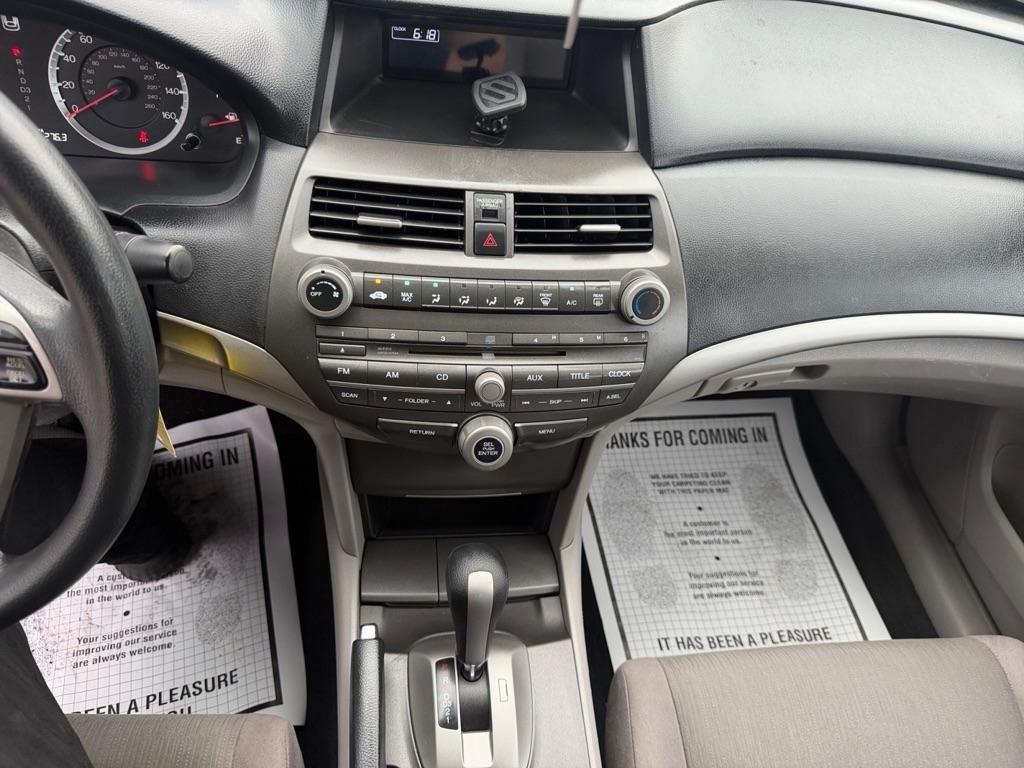 Honda Accord LX sedan AT 2012