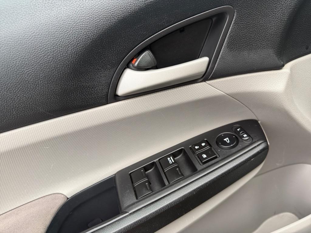 Honda Accord LX sedan AT 2012