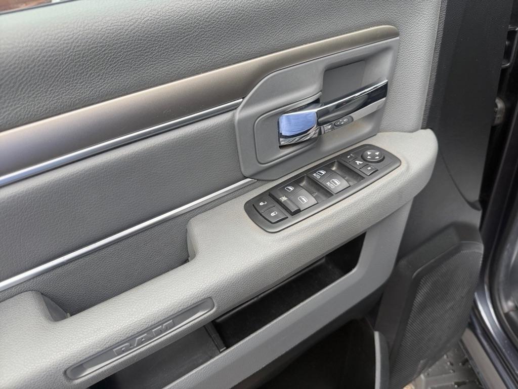 RAM 1500 SLT Crew Cab SWB 4WD 2014