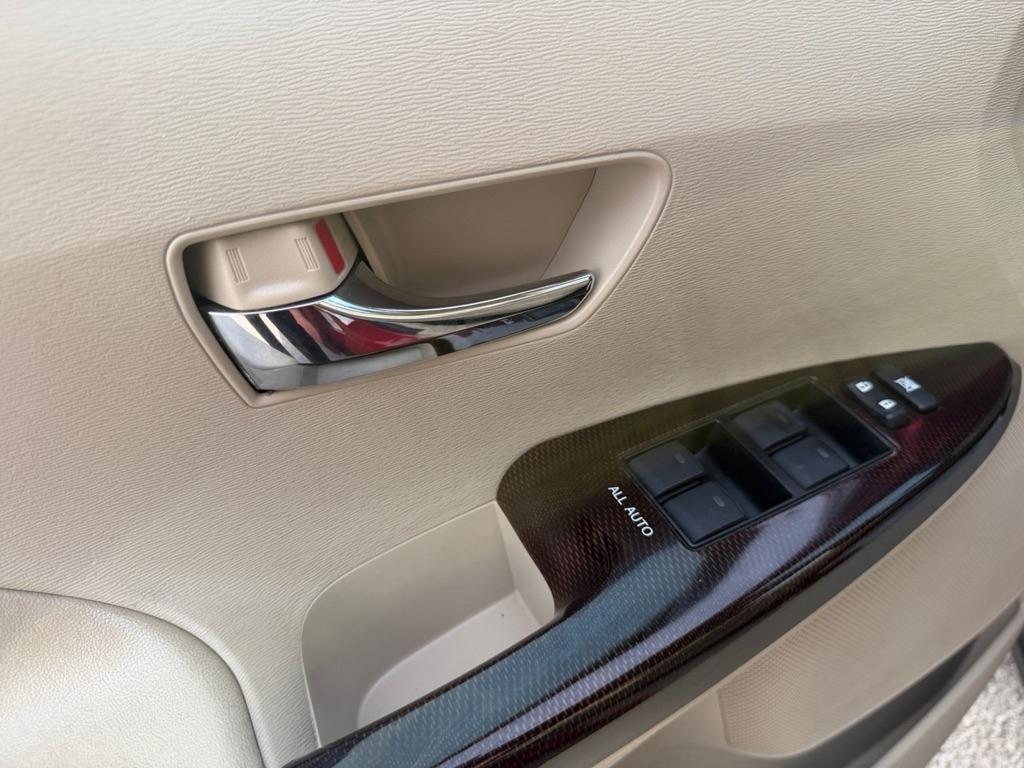 Toyota Venza LE I4 AWD 2012