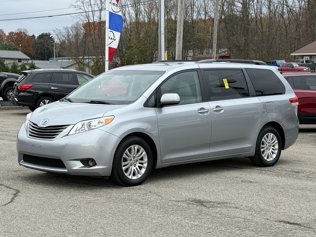 2013 Toyota Sienna XLE FWD 8-Passenger V6